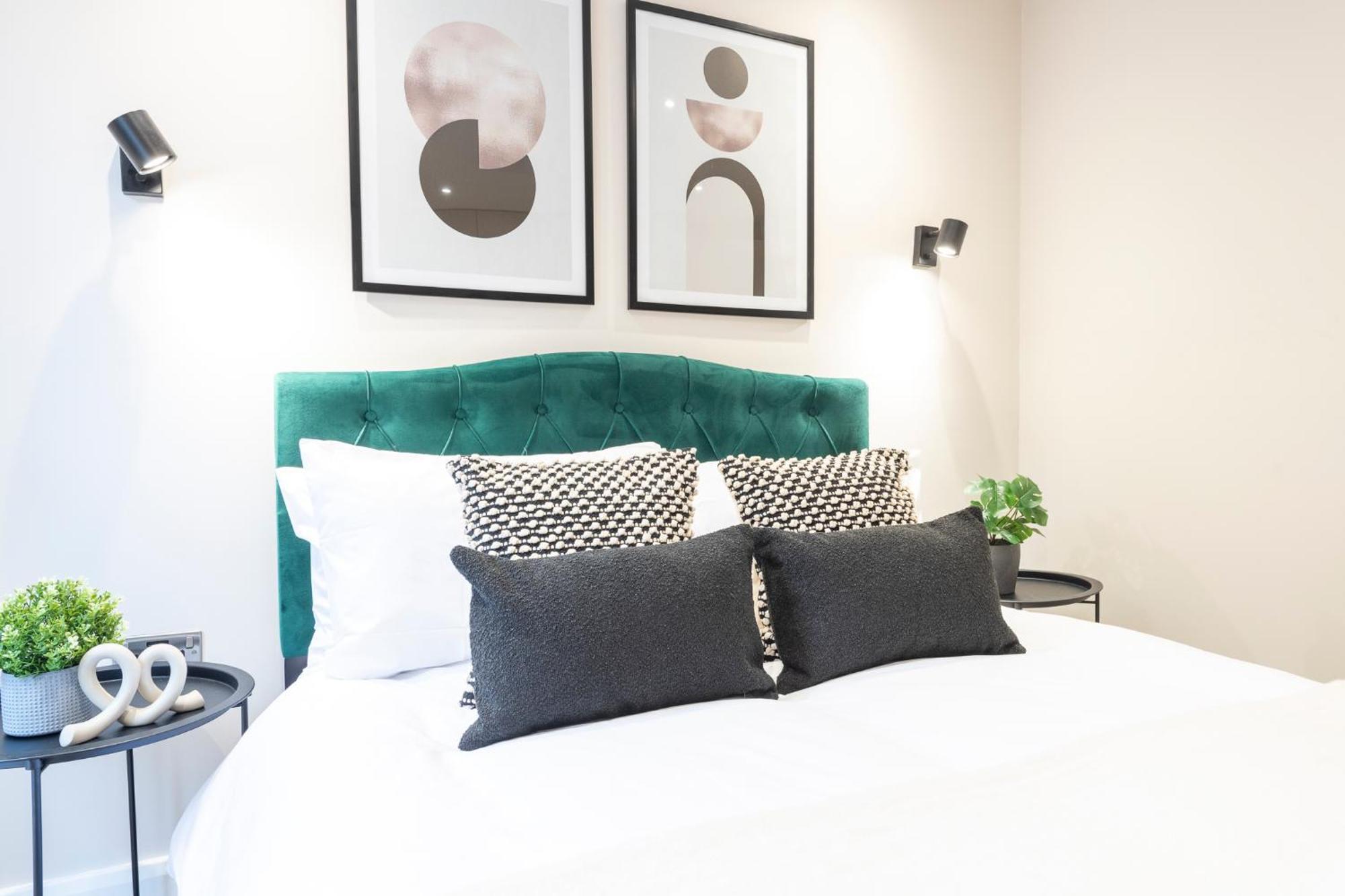Harvey Nic's & Designer Quarter 62ch Apartment