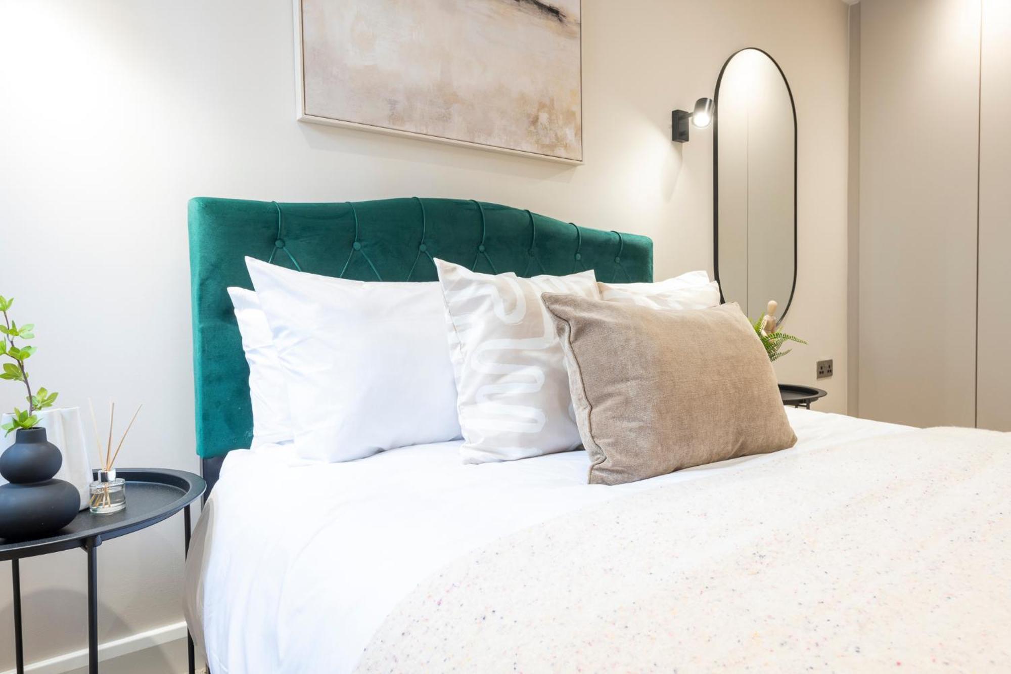 Harvey Nic's & Designer Quarter 62ch Apartment