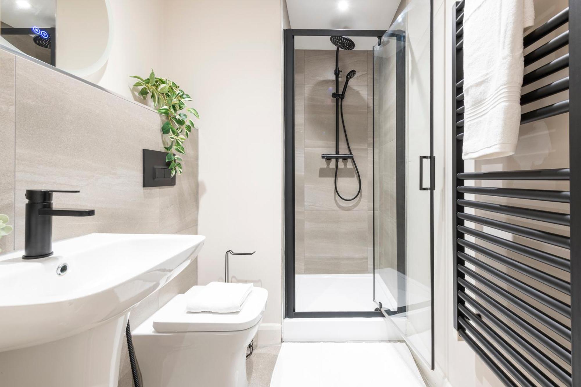 Harvey Nic's & Designer Quarter 62ch Apartment